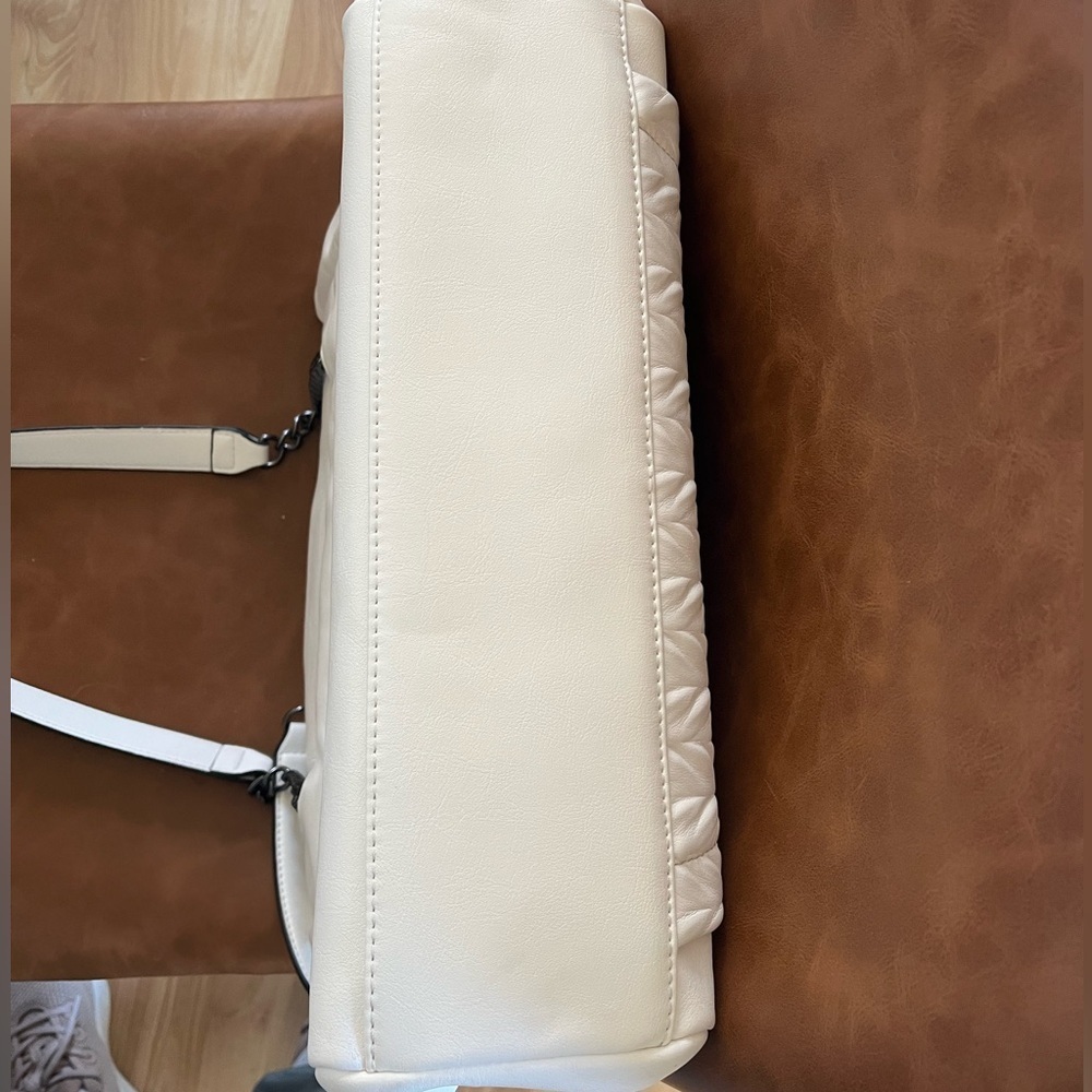 Vera Wang White Leather Shoulder Bag - Picture 4 of 5